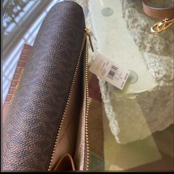 ✨🆕 Micheal Kors Brand New Jet Set Large Wallet✨ - Picture 7 of 8